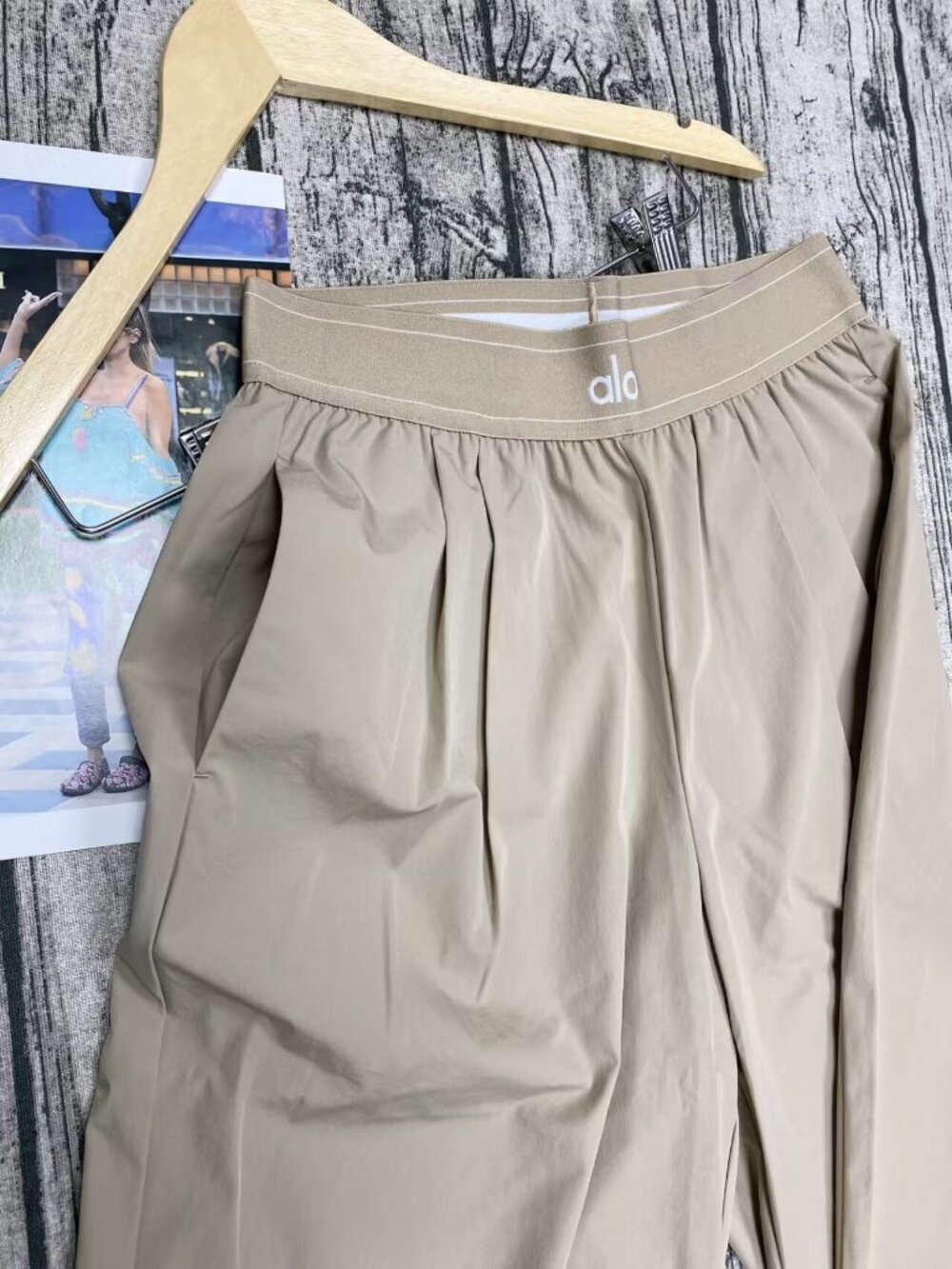 🍎ALO Yoga Suit Up Trouser Brand New Gravel Wide Leg🤩Regular 30" Inseam Length - Picture 3 of 8